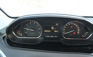 Peugeot 2008 I SUV Facelifting 1.2 PureTech 110KM 2018 Peugeot 2008 1.2 Benzyna 110KM, zdjęcie 13