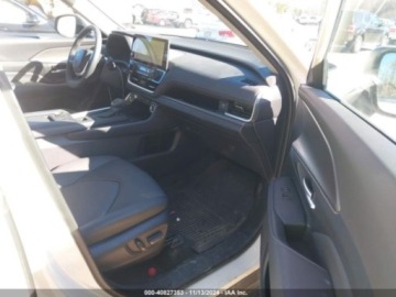 Toyota 2024 Toyota Grand Highlander xle, 2024r., 4x4, 2.4L 2.4 Benzyna 265KM, zdjęcie 8