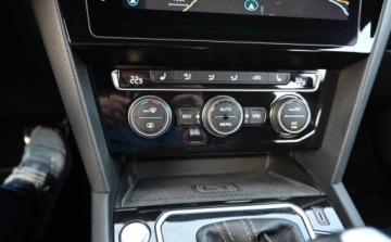 Volkswagen Arteon Fastback 2.0 TSI 190KM 2020 Volkswagen Arteon 2,0 TSI 190 KM R-LINE DSG Nawigacja Kamera Virtual Tacho, zdjęcie 30