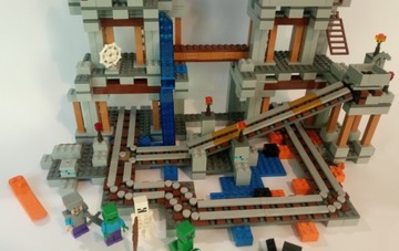 LEGO Minecraft: 21118 — Шахта