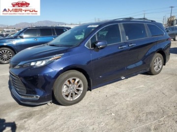 Toyota Sienna III 2022 Toyota Sienna XLE 2022 2.5 Hybryda Plug-in 245KM