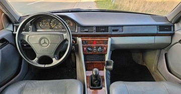Mercedes W124 Sedan 2.0 136KM 1993 Mercedes-Benz W124 (1984-1993) 2.0I 136KM Klima Skora Z Grecji Bez rdzy, zdjęcie 6