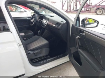 Volkswagen Tiguan II 2022 Volkswagen Tiguan 2022r, 2.0T, 4x4, R-Line 2.0 Benzyna 185KM, zdjęcie 8