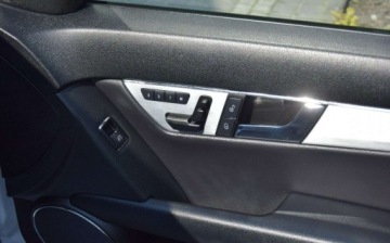 Mercedes Klasa C W204 Limuzyna 1.6 180 K BlueEFFICIENCY 156KM 2009 Mercedes-Benz Klasa C 1.6B Klima Fotele z Pamiecia Nowy Rozrzad 2 KPL KOL, zdjęcie 37