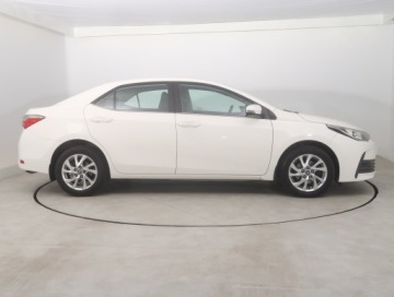 Toyota Corolla XI Sedan 1.6 Valvematic 132KM 2016 Toyota Corolla 1.6 Valvematic, Salon Polska, zdjęcie 5