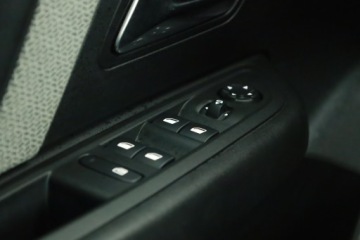 Citroen C4 III SUV 1.2 PureTech 130KM 2023 Citroen C4 1.2 PureTech, Salon Polska, zdjęcie 17