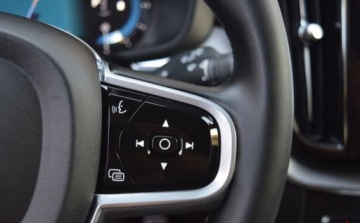Volvo XC60 II 2022 Volvo XC 60 2.0 B4 AWD R Design Plus Dark Automatic Virtual Skora Navi Le, zdjęcie 13