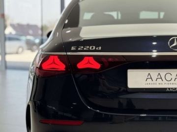 Mercedes Klasa E W214 Sedan 2.0 220d 197KM 2025 Mercedes-Benz Klasa E AMG Line 4 Matic Pakiet Night Pakiet oswietlenia, zdjęcie 37