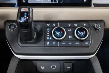 Land Rover Defender IV (L663) Hard Top 90 3.0D R6 250KM 2023 Land Rover Defender 110 3.0D 250KM. Salon PL. FV., zdjęcie 27