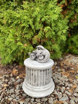 Betonowa figura Smok leżący rzeźba betonowa do ogrodu Smok figurki