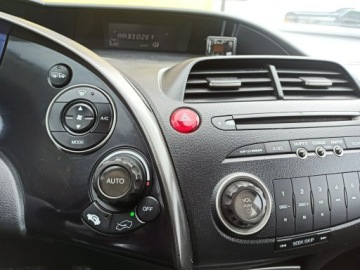 Honda Civic VIII Hatchback 5d 1.4 i 83KM 2006 Honda Civic 8 lat w jednych rękach, zdjęcie 11