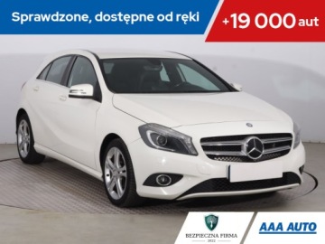 Mercedes Klasa A W176 Hatchback 5d 1.6 180 BlueEFFICIENCY 122KM 2013 Mercedes A A 180, Skóra, Xenon, Bi-Xenon, Klima