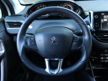 Peugeot 2008 I SUV Facelifting 1.2 PureTech 110KM 2016 Peugeot 2008 1.2 PureTech, Salon Polska, zdjęcie 19