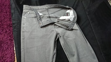 super spodnie HUGO BOSS r. 36/34 super stan 36/32