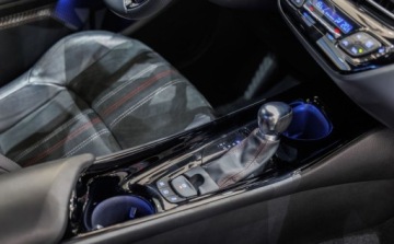 Toyota C-HR I Crossover Facelifting 2.0 Hybrid Dynamic Force 184KM 2023 Toyota C-HR 2.0 C-HR GR Sport 2.0 Hybryda 184KM, zdjęcie 36