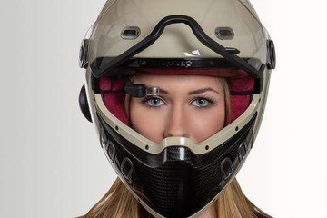 МОТОЦИКЛОВЫЙ ИНТЕРКОМ С ДИСПЛЕЕМ НА ГЛАЗЕ