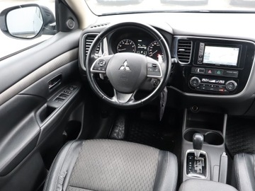 Mitsubishi Outlander III SUV Facelifting 2015 2.0 MIVEC 150KM 2015 Mitsubishi Outlander 2.0, Salon Polska, 4X4, zdjęcie 6
