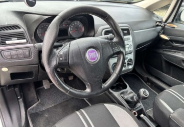 Fiat Punto Grande Punto Hatchback 5d 1.4 16V 95KM 2009 Fiat Punto 2009 r. 1.4 Benzyna 95KM, zdjęcie 11