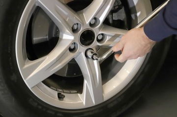 Телескопический колесный ключ 17/19 мм GOODYEAR