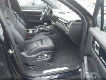 Porsche Cayenne III 2021 Porsche Cayenne 2021 335KM 3.0 Benzyna 335KM, zdjęcie 9