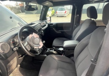 Jeep Wrangler III Unlimited Facelifting 2.8 DOHC I-4 Turbo CRD 200KM 2013 Jeep Wrangler 2.8 Diesel 200 KM 4XX4 Klimatyzacja Kabrio 2.8 Diesel 200KM, zdjęcie 13