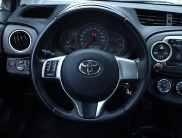 Toyota Yaris III Hatchback 5d 1.33 Dual VVT-i 99KM 2012 Toyota Yaris 1.33 Dual VVT-i, Salon Polska, Klima, zdjęcie 17