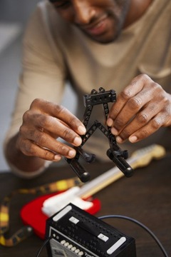 LEGO - IDEAS - GITARA FENDER STRATOCASTER - 21329