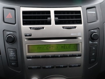 Toyota Yaris II Hatchback 5d 1.0 VVT-i 69KM 2010 Toyota Yaris 1.0 VVT-i, Salon Polska, Serwis ASO, zdjęcie 11