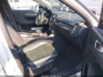 Volvo XC40 Crossover 2.0 T5 247KM 2020 Volvo XC 40 2020 Volvo XC40 T5 AWD R-Design 2.0 Benzyna 248KM, zdjęcie 4