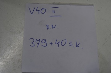 POLIČKA KUFRU VOLVO V40 II