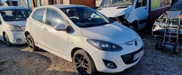 Mazda 2 II 2014 Mazda 2 2014r, 1.6 Diesel. Uszkodzony lewy tyl. Jezdzi. 1.6 Diesel 70KM