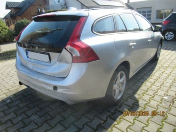 Volvo V60 I Kombi Facelifting 2.0 D2 DRIVE-E 120KM 2017 Volvo v60 I lift KINETIC 2017r uszkodzony 2,0 120KM 88kW, zdjęcie 2