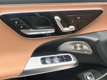 Mercedes Klasa E W214 Sedan 2.0 200 204KM 2024 MERCEDES-BENZ E Klasa 200 AMG Sedan 2.0 (204KM) 2024, zdjęcie 8