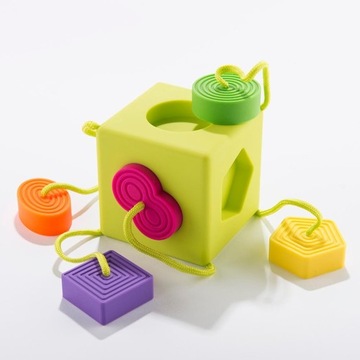 FAT BRAIN TOYS Сортер Oombee Cube