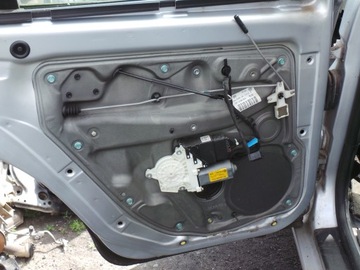 DVEŘE LEVÉ ZADNÍ VW BORA LA7W KOMBI