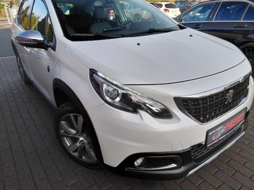 Peugeot 2008 I SUV Facelifting 1.2 PureTech 110KM 2018 Peugeot 2008 Automat Panorama Kamera Navi Sensor Alu 1.2 Benzyna 110KM, zdjęcie 3