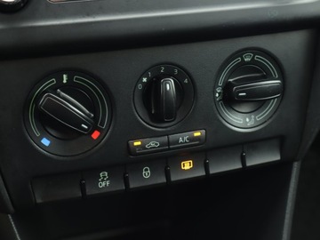 Skoda Rapid II Spaceback 1.2 TSI 85KM 2015 Skoda Rapid Spaceback 1.2 TSI, Salon Polska, zdjęcie 15