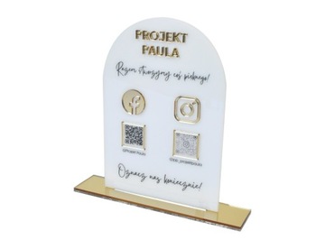 tabliczka social media z plexi mlcznej złote wstawki kod QR 16x23cm