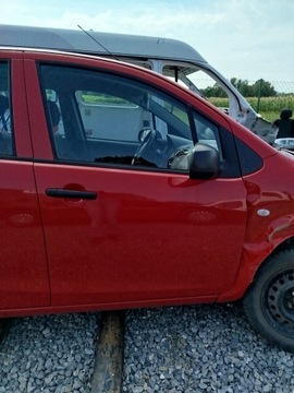 DVEŘE PRAVÝ PŘEDNÍ SUZUKI SPLASH