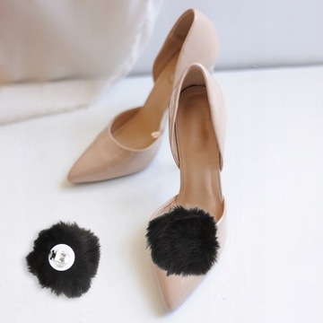 1 пара зажимов для обуви со съемной кисточкой.