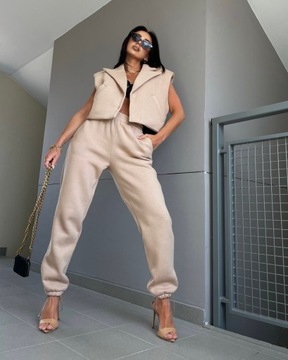 Комплект спортивного костюма La Milla, жилет, брюки бежевого цвета, универсальный размер.