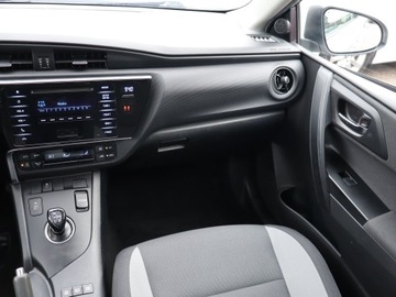 Toyota Auris II Hatchback 5d Facelifting 1.8 Hybrid 136KM 2016 Toyota Auris Hybrid, Salon Polska, Automat, Klima, zdjęcie 7