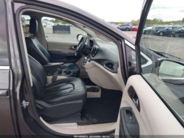 Chrysler Pacifica II 2018 Chrysler Pacifica Hybrid Touring L 2018 3.6 Hybryda 287KM, zdjęcie 9