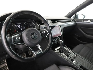 Volkswagen Passat B8 Variant 2.0 TDI BlueMotion SCR 150KM 2019 Volkswagen Passat DSG R-Line interior pack klima, zdjęcie 13