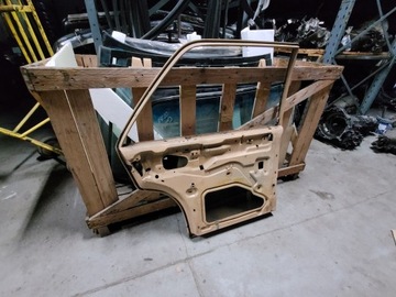 Дверь передняя левая Mercedes 115 W114 W115 передняя