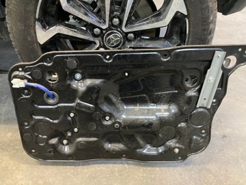 NISSAN 350Z PRAVÝ MECHANIZMUS ZVEDAČ OKNO MOTOREK