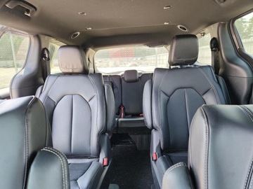Chrysler Pacifica II 2023 Chrysler Pacifica Hybrid Touring L 2023 3.6l 3.6 Hybryda 260KM, zdjęcie 10