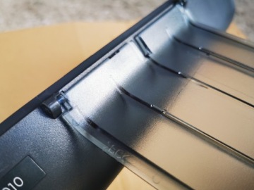 КРЕПЛЕНИЕ ПЕРЕДНЕГО ПОДНОСА HP LASERJET 1010 1018 1020