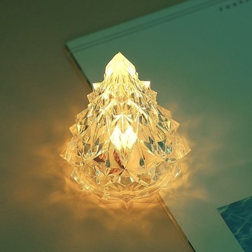 СВЕТЯЩАЯСЯ РОЖДЕСТВЕНСКАЯ ЕЛКА РОЖДЕСТВЕНСКИЙ ОРНАМЕНТ ДЕКОРАТИВНАЯ РОЖДЕСТВЕНСКАЯ ЕЛКА