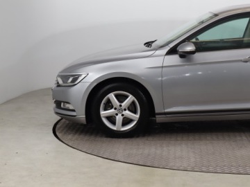 Volkswagen Passat B8 Limousine 2.0 TDI BlueMotion Technology 150KM 2017 VW Passat 2.0 TDI, Salon Polska, Navi, Klima, zdjęcie 14